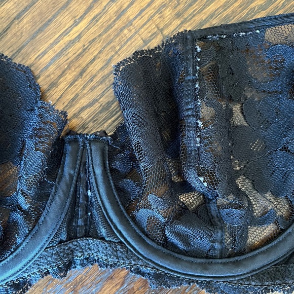 Vintage Victoria's Secret Lingerie Lace Bras - Picture 5 of 13